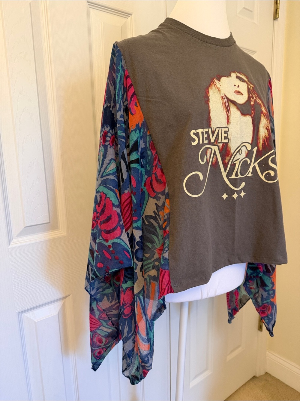 Stevie Nicks Gray Graphic Concert Tee Up-Cycled Sheer Flowy Boho Sleeves Kimono - Picture 4 of 7